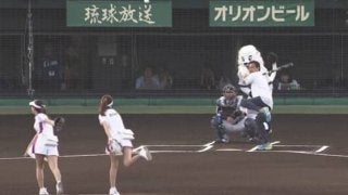 具志堅用高さんが沖縄で始球式に登場　オリオンキャンペーンガールに豪快空振り