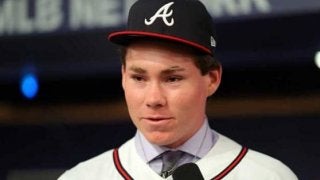 鷹が獲得報道の米ドラ1右腕、NPB行きで6年間の報酬が倍に？　米記者が年俸を比較