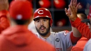 【MLB】まさかの“珍”ハプニング発生　選手とソーセージの激突危機にファン「爆笑」