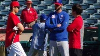 【MLB】大谷翔平、7本柵越え＆約40Mで投球練習　元同僚マーティンと談笑する場面も