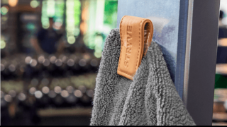 ジムでの筋トレがぐんと捗る、収納ポケットつきタオル登場