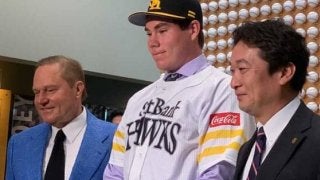 鷹が獲得の米ドラ1右腕スチュワートが入団会見「いいと思ったもの選んだ」　背番号は2