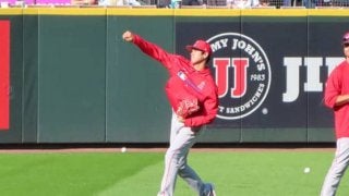 【MLB】代打待機の大谷翔平、最長41Mでキャッチボール　セットポジションでも投げこむ