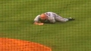 【MLB】ベース投げ、ほふく前進、投げキス…12年前の“爆笑退場劇”が脚光　「オスカーに値」