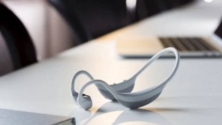 キヤノン、骨伝導イヤホンのスポーツモデルを発売へ。ズレにくく音質にもこだわり