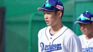 中日京田、屈辱の開幕スタメン落ちから学んだ“アライバ”の教えとは