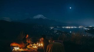 標高1200mの山頂を目指す夜のトレッキング「富士ムーンライトトレッキング」開催