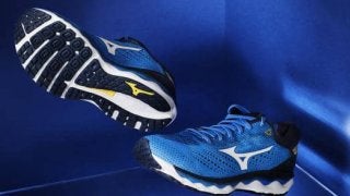ミズノ、長距離を快適に走ることができるランニングシューズ「WAVE SKY 3」発売