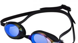 デサントから、約5倍落ちにくいくもり止めを搭載したスイミングゴーグルが登場