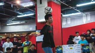 フリースタイルフットボールの関西大会「KANSAI PARK」、うっしーが前回王者を下し初優勝！