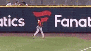 【MLB】右翼手がスコア勘違いの大失態で“笑撃”逆転サヨナラ…実況も唖然「なんてミス」