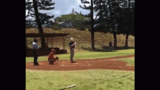 ズボンから“隠しバット”で初球を…　少年の衝撃パフォーマンスに米驚愕「史上最高」