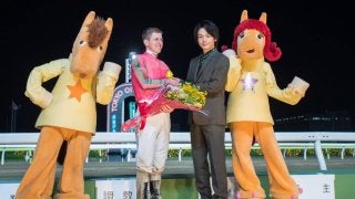 【帝王賞】レーン「折り合いに集中」オメガパフュームが大外一気！