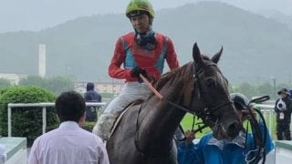 日曜福島６Ｒ新馬はアサクサキングス産駒のゴッドスターが制す！石橋「期待通り」