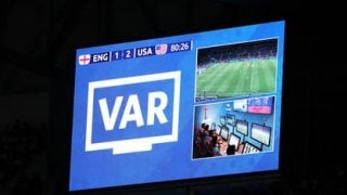 サッカーの「日常風景」になったVAR。露呈した弱点と今後の課題は