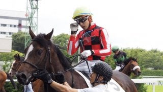 【日曜福島/新馬5R】木幡育「2000mも大丈夫」エヴァーガーデンが快勝！