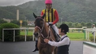 【バーデンバーデンＣ】大野「フワッとする場面も」５番人気のカラクレナイが接戦を制す！