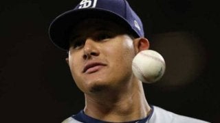 【MLB】「彼はファッション界の大物だ」-パドレス全選手がマチャドに扮して遠征へ!?