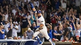 【MLB】劇的サヨナラ弾の裏で…子供から本塁打球“強奪”の男に批判殺到「出禁にすべき」