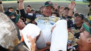 村田修一コーチが行なった最初の改革。「片手でスイングはやめよう」