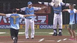 お笑いコンビ「チョコプラ」が始球式も　投げた長田さん「ボケは100点満点」