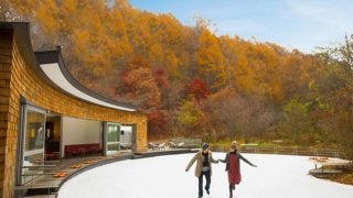 軽井沢の屋外スケート場「ケラ池スケートリンク」、10月営業開始