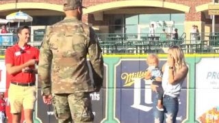 【MLB】米マイナーで感動サプライズ　帰還した軍人の夫の姿に妻は涙「アメージング」