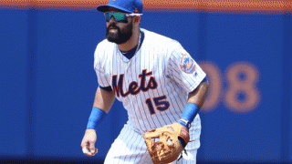 【MLB】二塁手がダッシュしながら“股抜き”送球!?　衝撃美技にファン「びっくり仰天」