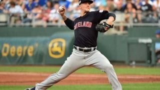 メジャー投手がファウルボールに超絶ダイブ！　MLB公式驚愕「フル・エクステンション」