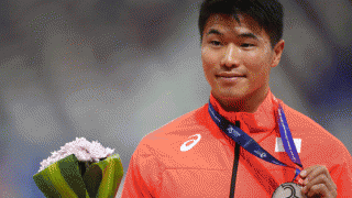 日ハム、陸上男子100M日本人3人目9秒台・小池選手がファーストピッチ　8・2ホークス戦で