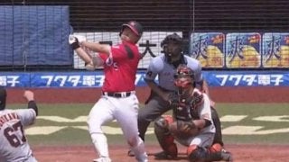 ロッテ安田、あと少しでマリン場外の超特大アーチ！　145メートル弾に場内騒然