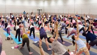 気軽にヨガを楽しめるイベント「ヨガフェスタ横浜」9月開催
