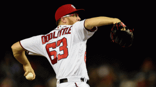 【MLB】ストライクなわけないのに…遥か“上空”通過の1球に投手が“笑撃行動”「高かった？」