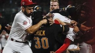 【MLB】衝撃の左フックから6人退場の大乱闘に米騒然　約5分に及ぶ動画が再生430万回超
