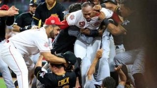 【MLB】6人退場の大乱闘劇の衝撃…　すでに退場していた監督も“再登場”で大暴れ!?