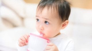 夏場の赤ちゃんの水分補給で気をつけたいポイント