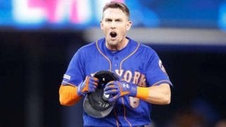 【MLB】美技→客席へダイブ→防球ネット使い“帰還”…「正直、楽しそう」な衝撃プレー!?