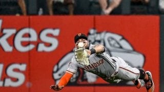 G軍ピラーの空飛ぶ“スーパーマンキャッチ”にMLB公式驚愕　「またやった」