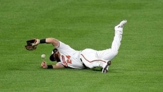 【MLB】スパイクが外野芝に引っかかり…　打球頭部直撃でIL入りの悲劇「復帰後初試合で…」