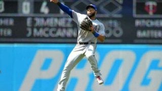 【MLB】華麗ステップ→素手キャッチ、鬼肩披露のレ軍野手に米驚愕　「信じられない」