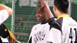 鷹モイネロ、スキンヘッドで10日復帰「日本に戻ったら暑かった」