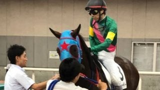 土曜新潟５Ｒ新馬は８番人気の伏兵タガノビューティーが差し切る
