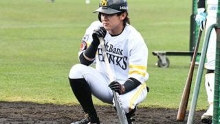 ソフトバンク、牧原は右脛の打撲と診断　自打球を受けて途中交代