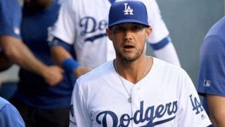 【MLB】ダイビングキャッチ試みるも着地に失敗　ド軍右翼手が顔面強打で流血「痛っ！」