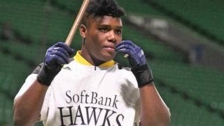 鷹コラス、サイレントトリートメントに「ビックリ」史上9人目の初打席初球本塁打