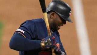 【MLB】痛烈ライナーが背後のダグアウトへ直接…ゾッとするシーンに解説者も「怖い」