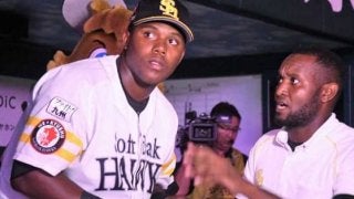 「名コンビ誕生!?」鷹コラス＆ゲレーロ通訳にパTVも注目　ファン「かわいいやん」