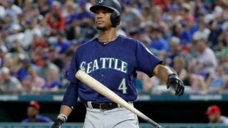 【MLB】159キロ剛速球がヘルメットのツバをかすめ…顔面直撃を回避した打者が神に感謝