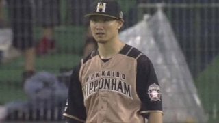 日ハム西川、敵地どよめく超美技　“フェンスよじ登りキャッチ”に西武ファンも拍手