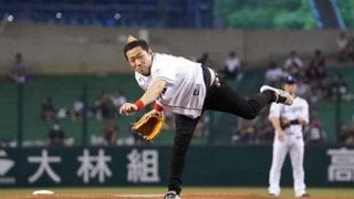 佐賀出身はなわさんが西武対楽天戦で始球式　母校の先輩・辻監督に挨拶「とても優しく…」